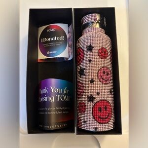🩷🩷TOMO Pink Smiley Face Water Bottle🩷🩷